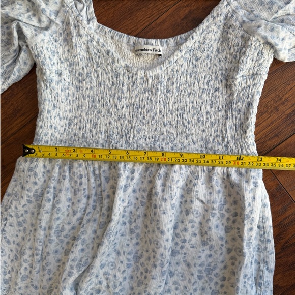 Abercrombie & Fitch Smocked Blue Floral Ditsy Midi Dress - Picture 6 of 7